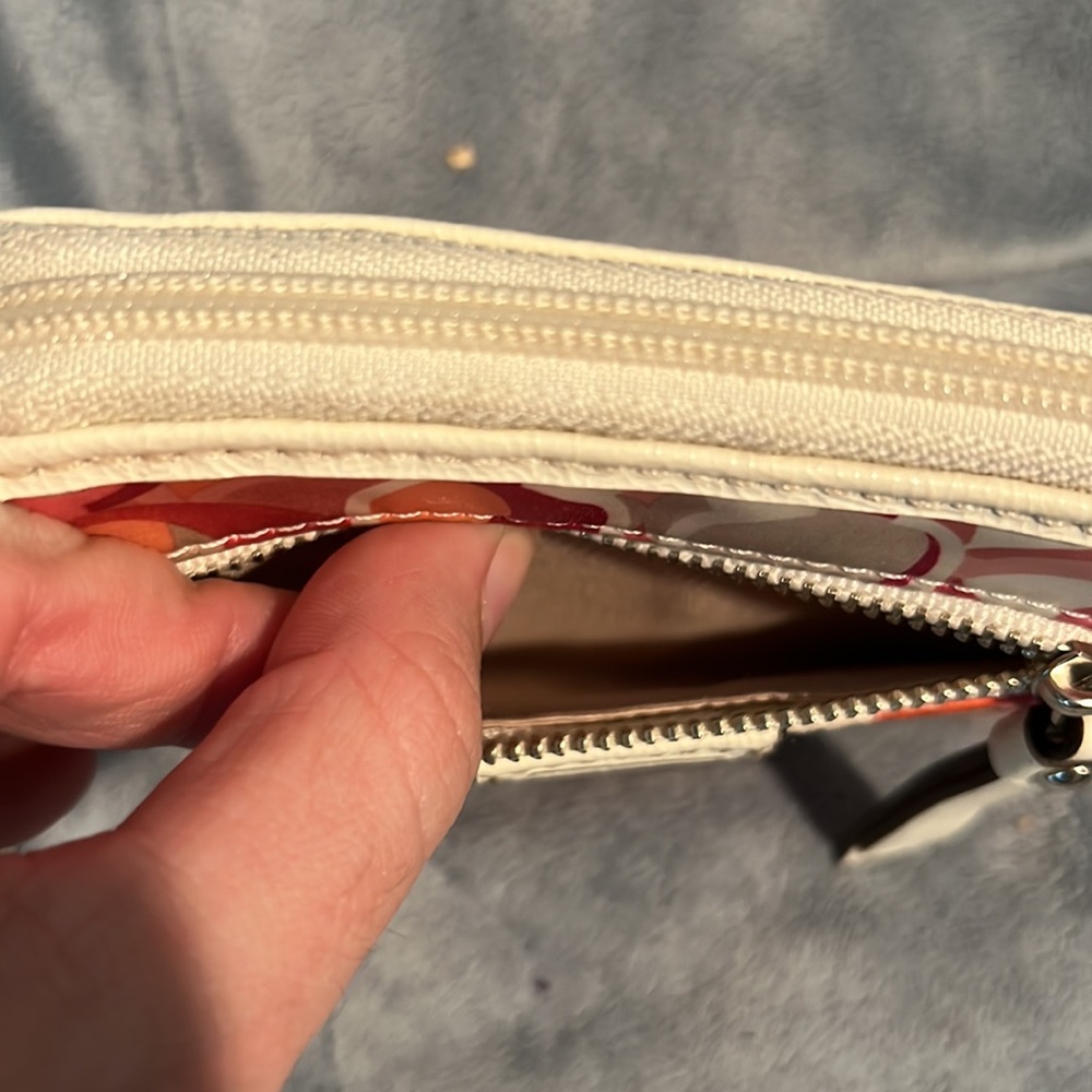COACH Daisy Signature Kaleidoscope medium wallet - Picture 2 of 8